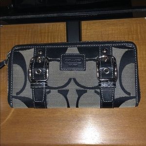 COACH Black Leather Wallet Zip Clutch W Buckles